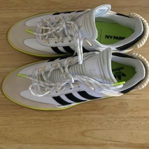 Ivy Park Supersleek 72 - white gum size 7